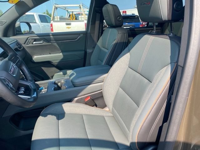 2024 GMC Acadia AT4
