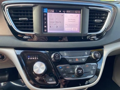 2023 Chrysler Voyager LX