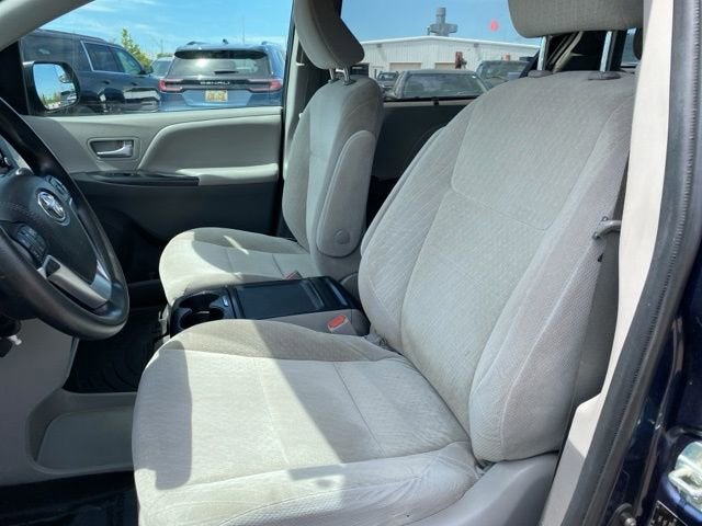 2020 Toyota Sienna LE