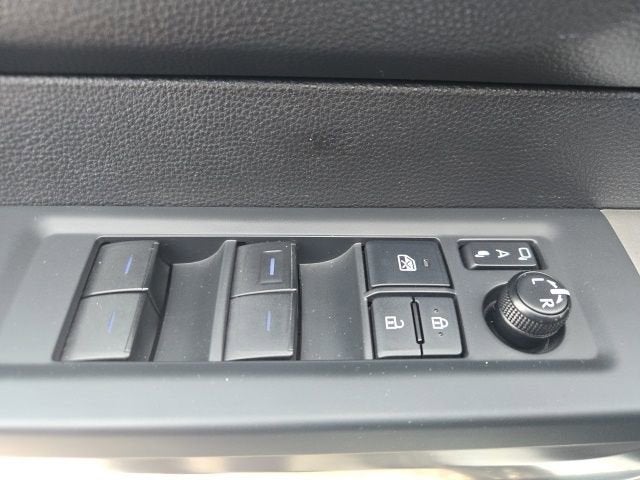 2022 Toyota Tundra 4WD SR5